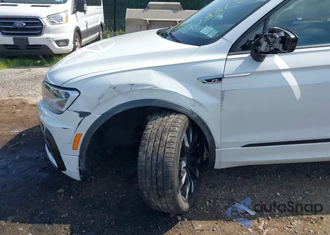 2021 Volkswagen Tiguan 2.0T Se/2.0T Se R-Line Black/2.0T Sel z USA, uszkodzony, nr VIN 3VV2B7AX7MM071031